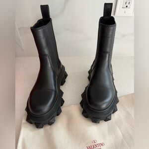 VALENTINO GARAVANI Ankle Boots In Leather EU 35.5